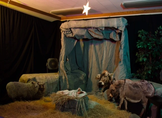 A set depicting the birth of Jesus in Bethlehem.